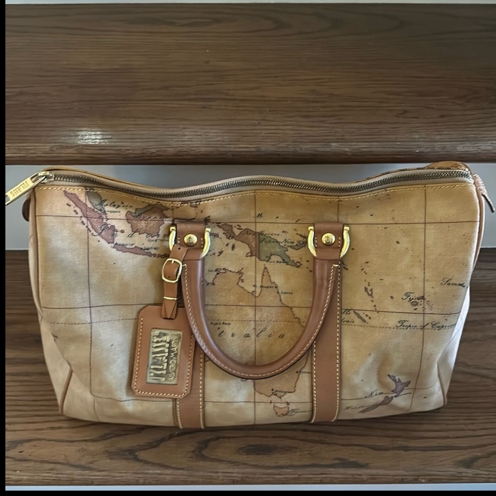 Alviero Martini travel bag featuring the iconic Geo Classic map print. - Picture 7 of 7